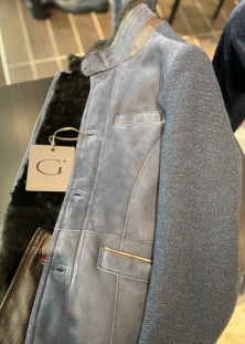 GIMO`S COLLECTION CUIR ITALIEN, MANTEAU MOUTON RENVERSÉ AVEC MANCHES EN LAINE EXTÉRIEURES, MARINE, 2965$